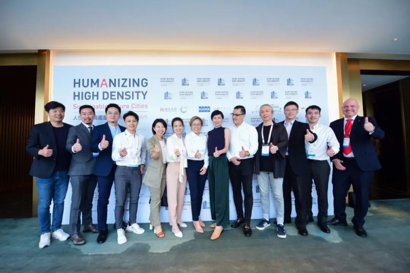 伟昌站在天下最高音乐厅，，，，，上演一场超高层头脑盛宴